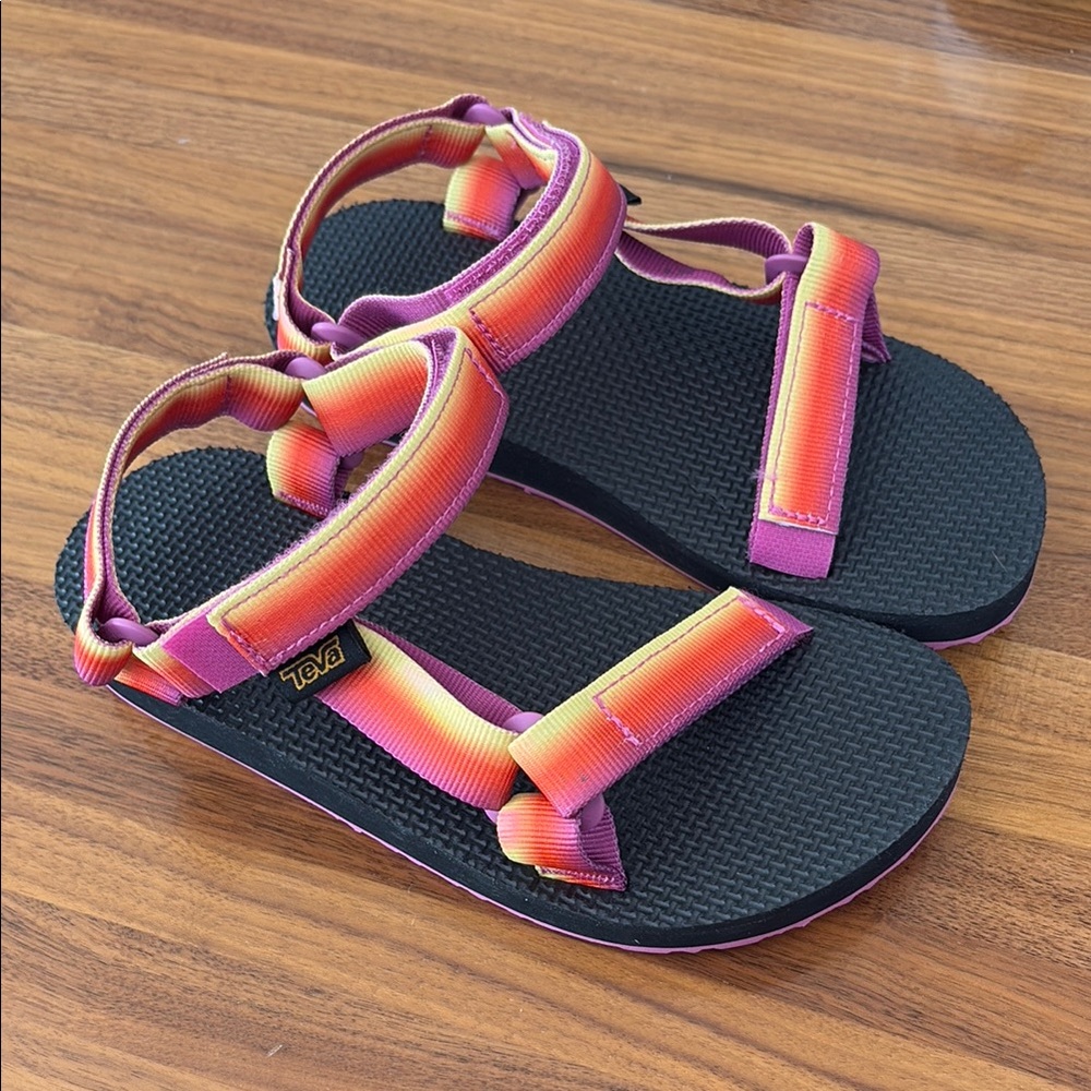 Teva Colorful Strap Sandals Size 1 LIKE NEW